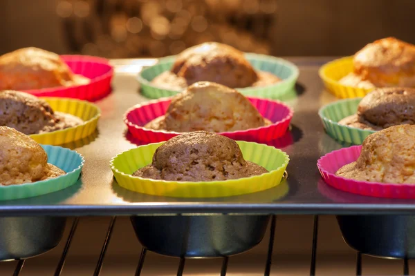 Assado nos muffins do forno — Fotografia de Stock