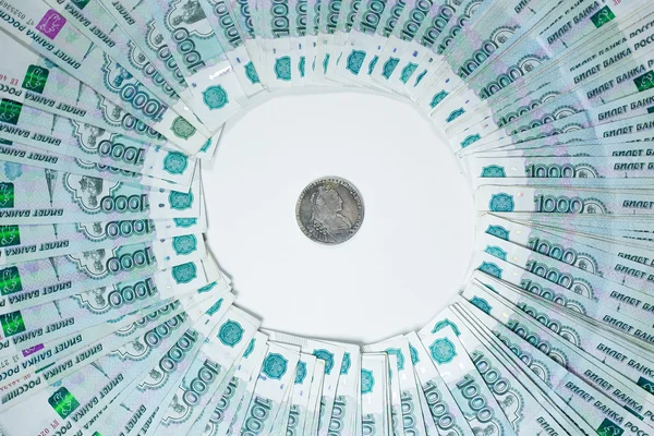 Sikke Rus banknotlarında.
