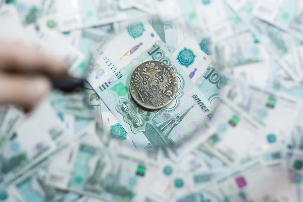 Sikke Rus banknotlarında.