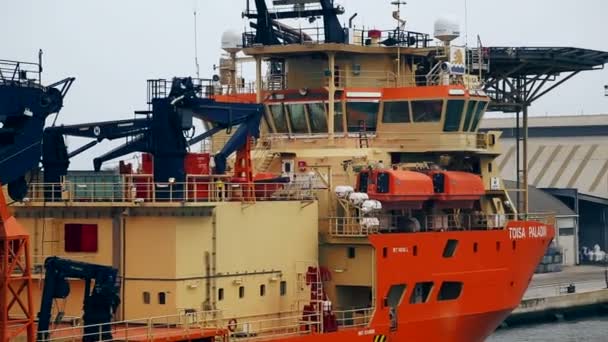 Toisa Paladin diving support vessel port of Ravenna March 2016 — Stock Video