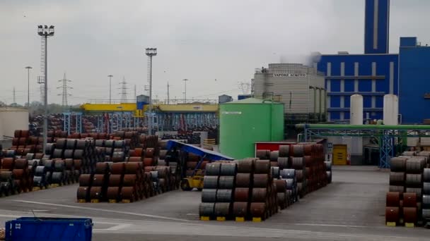 Ocelové svitky terminálu přístavu Ravenna březen 2016 — Stock video