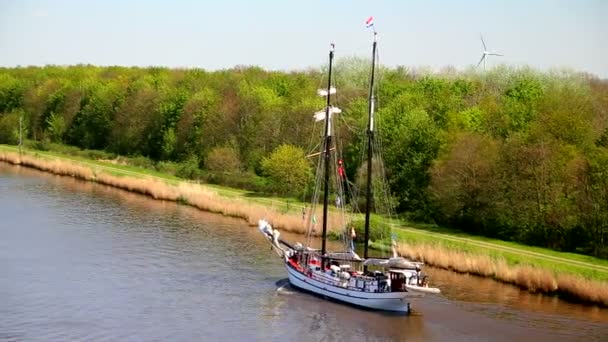 Plachetnice na Kial canal červen 2016 — Stock video