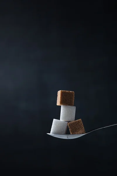 Piramis-egy teáskanál cukor kocka — Stock Fotó