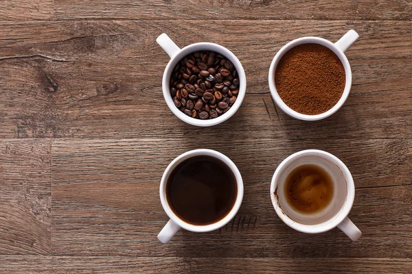 커피의 4 개의 컵입니다. 커피 음료의 4 단계 — 스톡 사진