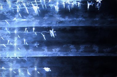 Işıklar ve garland stilize perdeler