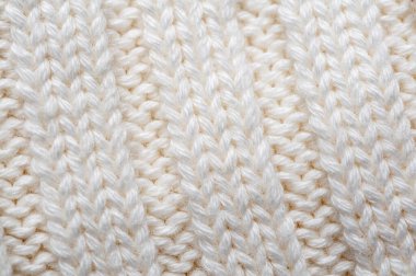 Bu makro çekim, arka plan ya da tasarım unsurları için mükemmel, rahat, beyaz örülmüş tekstil detaylarını sergiliyor.