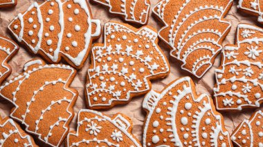 Bu şenlikli zencefilli kurabiyeler tatillerde pişirmek ve sevdiklerinizle paylaşmak için mükemmeldir.