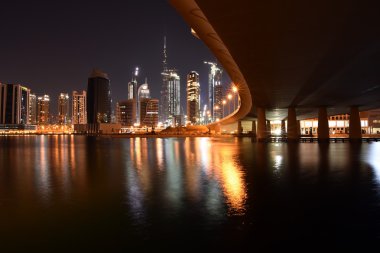 iş Körfezi ve Uluslararası Dubai Kongre ve Sergi Sarayı manzara geceleri, Dubai, Birleşik Arap Emirlikleri