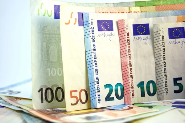 Verschiedene Euro-Banknoten und Währungen aus nächster Nähe — Stockfoto