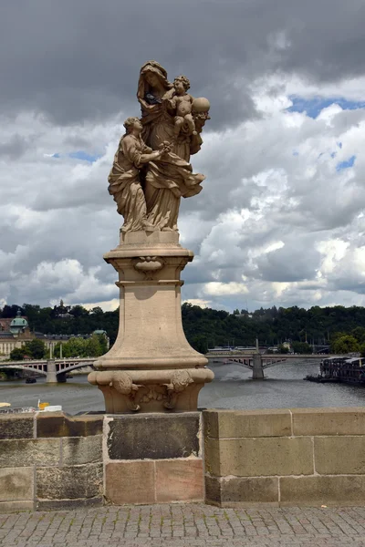 Praga Ponte Carlo e vista luogo turistico intorno alla città, Repubblica Ceca — Foto Stock