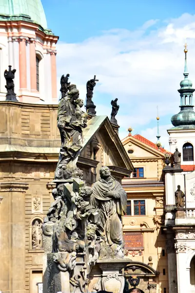 Prága város, a Károly-híd, és ezen a környéken: Nézd, Cseh Köztársaság — Stock Fotó
