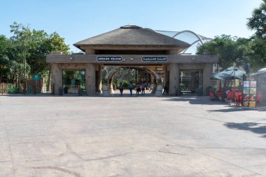 Dubai, Birleşik Arap Emirlikleri 22 Ocak 2021 Dubai Safari Parkı (Dubai Hayvanat Bahçesi), Al Warqa 'da yer alan Eko-Arkadaş Parkı 2500 civarında hayvana ve yaklaşık 250 türe sahiptir..