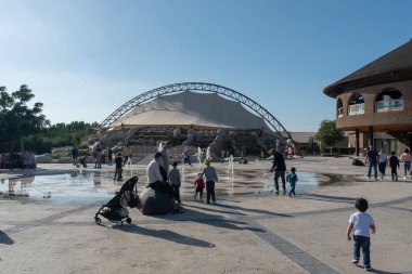 Dubai, Birleşik Arap Emirlikleri 22 Ocak 2021 Dubai Safari Parkı (Dubai Hayvanat Bahçesi), Al Warqa 'da yer alan Eko-Arkadaş Parkı 2500 civarında hayvana ve yaklaşık 250 türe sahiptir..