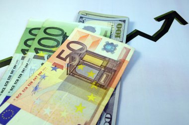 Yakın çeşitli para birimi banknot ve madeni paraların, farklı ülkelerden