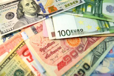 Yakın çeşitli para birimi banknot ve madeni paraların, farklı ülkelerden