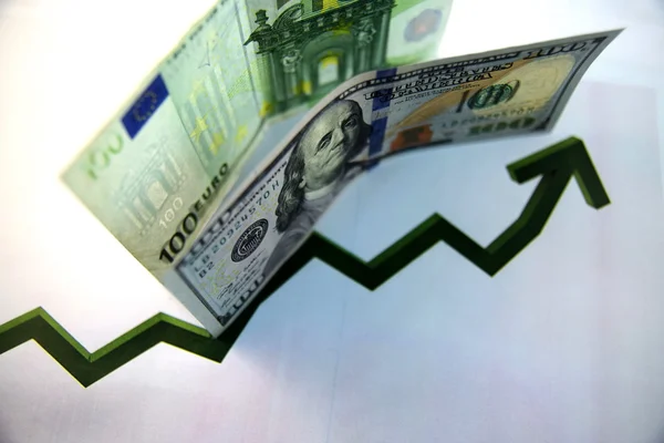 Yakın çeşitli para birimi banknot ve madeni paraların, farklı ülkelerden