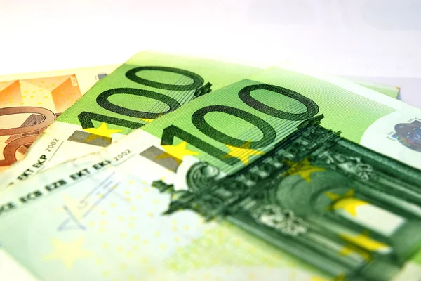 Yakın çeşitli para birimi banknot ve madeni paraların, farklı ülkelerden