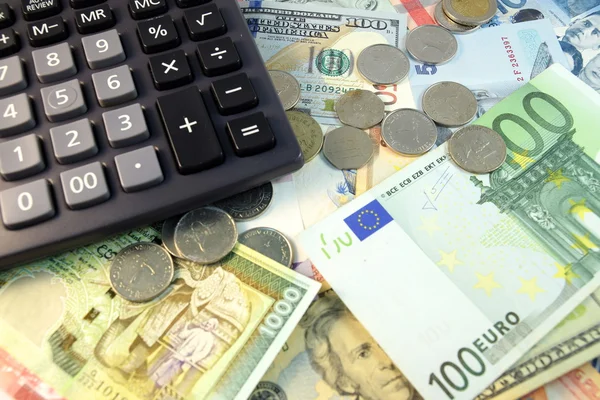 Yakın çeşitli para birimi banknot ve madeni paraların, farklı ülkelerden