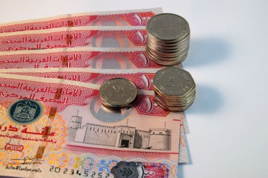 Yakın çeşitli para birimi banknot ve madeni paraların, Birleşik Arap Emirlikleri