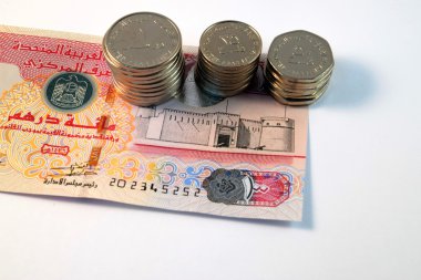 Yakın çeşitli para birimi banknot ve madeni paraların, Birleşik Arap Emirlikleri