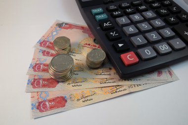 Yakın çeşitli para birimi banknot ve madeni paraların, Birleşik Arap Emirlikleri