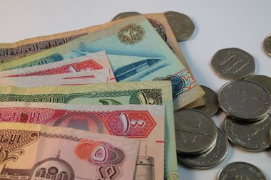 Yakın çeşitli para birimi banknot ve madeni paraların, Birleşik Arap Emirlikleri