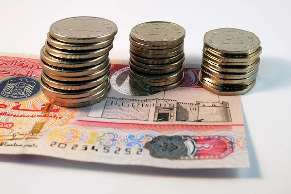Yakın çeşitli para birimi banknot ve madeni paraların, Birleşik Arap Emirlikleri
