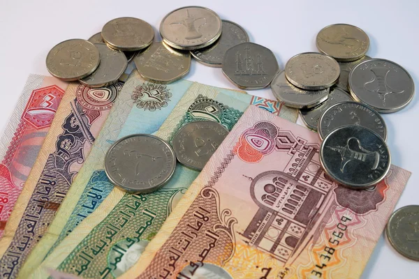 Close-up de várias notas e moedas de Emirados Árabes Unidos — Fotografia de Stock