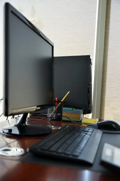 Office desk with computer and other items in the day — Stock Photo, Image