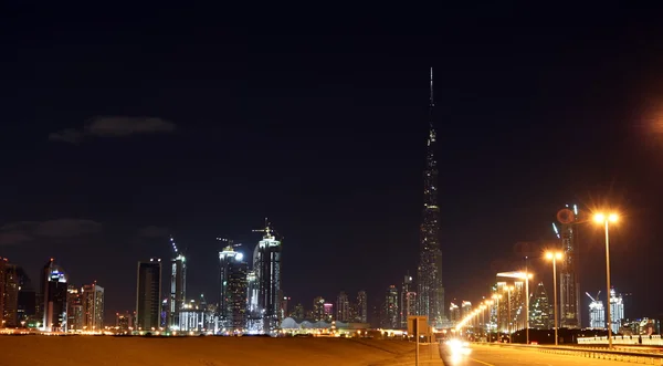 Krajobraz biznesu bay i burj Khalifa w nocy, Dubai, Zjednoczone Emiraty Arabskie — Zdjęcie stockowe