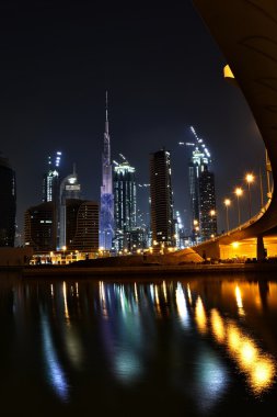 iş Körfezi ve Uluslararası Dubai Kongre ve Sergi Sarayı manzara geceleri, Dubai, Birleşik Arap Emirlikleri