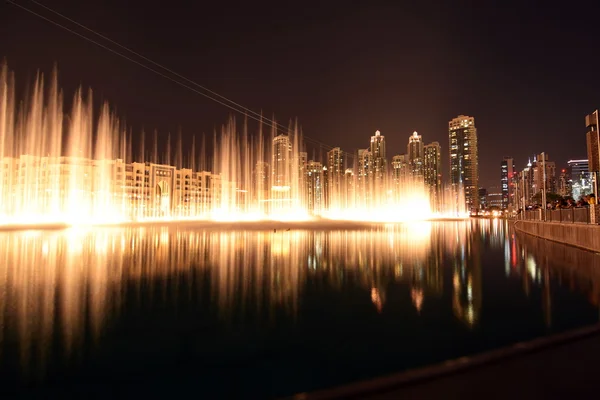 Dancing fountains in Dubai Mall, Dubai Downtown, United Arab Emirates — Stock Photo, Image