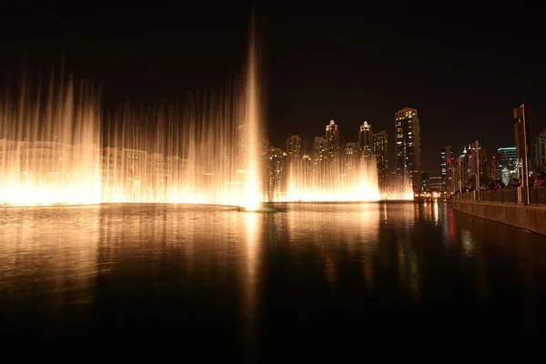 Dancing fountains in Dubai Mall, Dubai Downtown, United Arab Emirates — Stock Photo, Image
