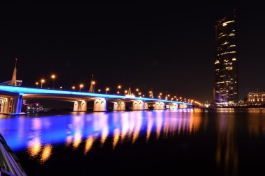 İş Körfez Köprüsü ve uzun pozlama, Dubai, Birleşik Arap Emirlikleri ile gece yürüyüş