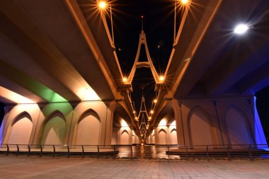 İş Körfez Köprüsü ve uzun pozlama, Dubai, Birleşik Arap Emirlikleri ile gece yürüyüş