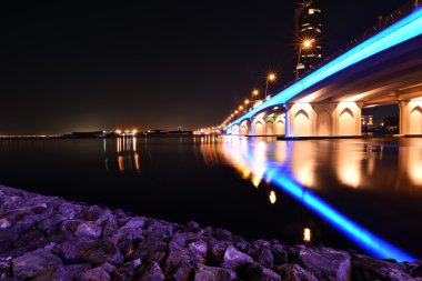 İş Körfez Köprüsü ve uzun pozlama, Dubai, Birleşik Arap Emirlikleri ile gece yürüyüş
