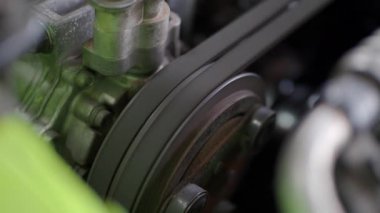 Motoru çalıştır, hava köprüsü kablosunu test et ve motoru çalıştır..