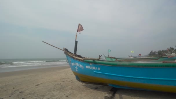 Wooden fishing boats on beach — Stock Video