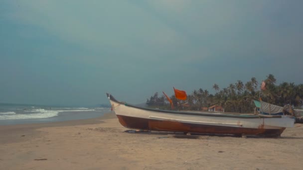 Barcos de pesca de madera — Vídeo de stock