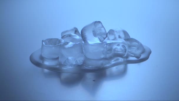 Танення кубиків льоду у часових проміжках — стокове відео