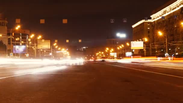 Time lapse tráfico nocturno y luces de coche — Vídeos de Stock