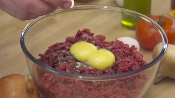 Fazendo a carne forçada em casa — Vídeo de Stock