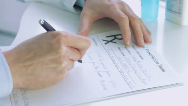 Médecins écriture à la main rx prescription — Video