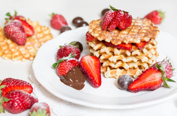 Belgian waffles with strawbery on white plate — Stock Photo, Image