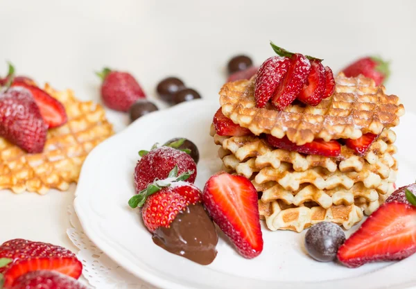 Belgian waffles with strawbery, sweets and chocolate — Stock Photo, Image