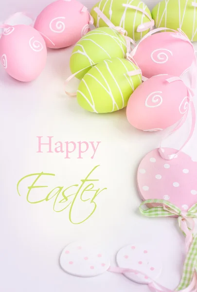 Pastelowe Wielkanoc jaja na białym tle. — Zdjęcie stockowe