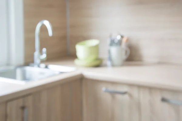 Fondo borroso. Cocina moderna con mesa y espacio para usted . —  Fotos de Stock