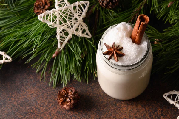 Bebida Ponche Huevo Navidad Tarro Albañil Con Canela Nuez Moscada —  Fotos de Stock