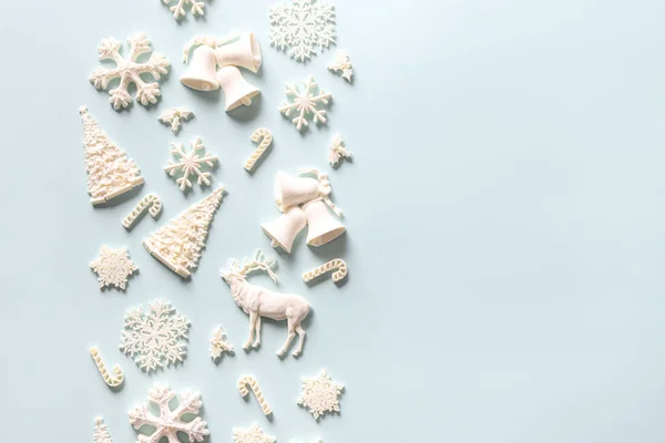 Noel Desenli Beyaz Noel Süslemesi Mavi Üzerine Xmas Soyut Geçmişi — Stok fotoğraf