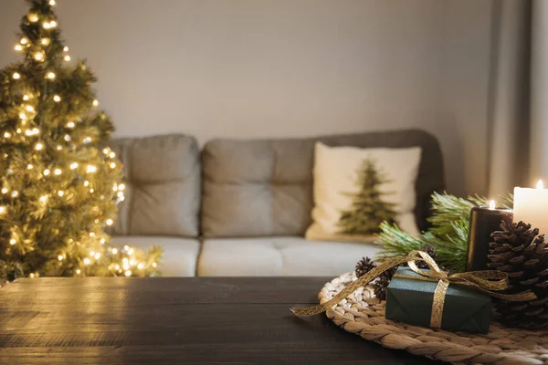 Tomma Träbord Med Ljus Vardagsrummet Med Julgran Xmas Mysig Semester — Stockfoto